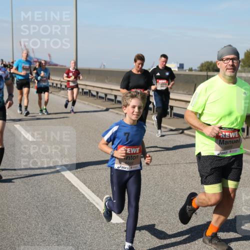 03.10.2025 - Köhlbrandbrückenlauf Yannick Fuchs http://msf.ph/oto/9186169 03.10.2025 12:05:24 Position 3 6668, 6669 meine-sportfotos.de