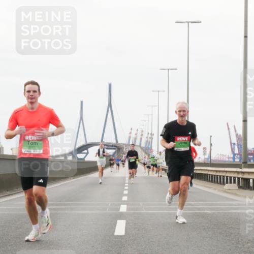 03.10.2025 - Köhlbrandbrückenlauf Matties Gatica Varas http://msf.ph/oto/9186174 03.10.2025 15:45:14 Position 3 7185, 7276 meine-sportfotos.de