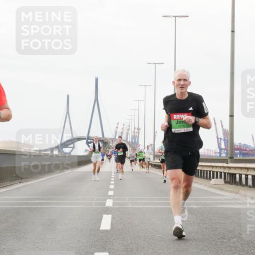 03.10.2025 - Köhlbrandbrückenlauf Matties Gatica Varas http://msf.ph/oto/9186179 03.10.2025 15:45:15 Position 3 7185, 7276 meine-sportfotos.de