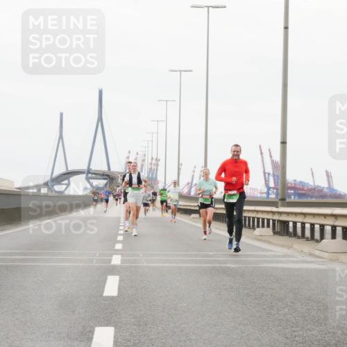 03.10.2025 - Köhlbrandbrückenlauf Matties Gatica Varas http://msf.ph/oto/9186187 03.10.2025 15:45:17 Position 3  meine-sportfotos.de