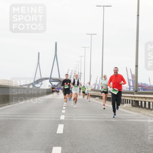 03.10.2025 - Köhlbrandbrückenlauf Matties Gatica Varas http://msf.ph/oto/9186189 03.10.2025 15:45:18 Position 3  meine-sportfotos.de