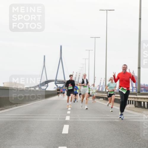 03.10.2025 - Köhlbrandbrückenlauf Matties Gatica Varas http://msf.ph/oto/9186191 03.10.2025 15:45:18 Position 3  meine-sportfotos.de