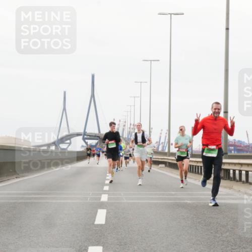 03.10.2025 - Köhlbrandbrückenlauf Matties Gatica Varas http://msf.ph/oto/9186193 03.10.2025 15:45:19 Position 3  meine-sportfotos.de