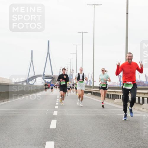 03.10.2025 - Köhlbrandbrückenlauf Matties Gatica Varas http://msf.ph/oto/9186196 03.10.2025 15:45:19 Position 3  meine-sportfotos.de