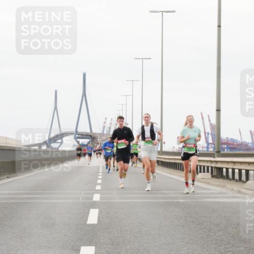 03.10.2025 - Köhlbrandbrückenlauf Matties Gatica Varas http://msf.ph/oto/9186200 03.10.2025 15:45:20 Position 3 7202 meine-sportfotos.de