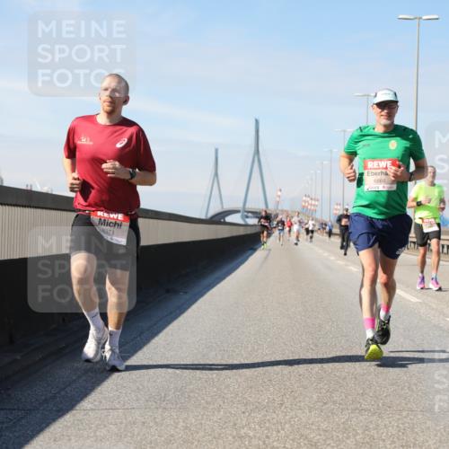 03.10.2025 - Köhlbrandbrückenlauf Yannick Fuchs http://msf.ph/oto/9186201 03.10.2025 11:44:17 Position 3 6373, 6666, 5955 meine-sportfotos.de