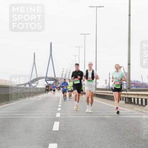 03.10.2025 - Köhlbrandbrückenlauf Matties Gatica Varas http://msf.ph/oto/9186203 03.10.2025 15:45:21 Position 3  meine-sportfotos.de