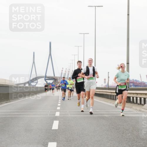 03.10.2025 - Köhlbrandbrückenlauf Matties Gatica Varas http://msf.ph/oto/9186204 03.10.2025 15:45:21 Position 3  meine-sportfotos.de