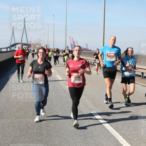 03.10.2025 - Köhlbrandbrückenlauf Yannick Fuchs http://msf.ph/oto/9186207 03.10.2025 12:05:27 Position 3 4939, 200, 6602, 13 meine-sportfotos.de