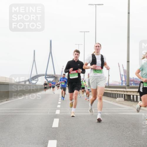 03.10.2025 - Köhlbrandbrückenlauf Matties Gatica Varas http://msf.ph/oto/9186210 03.10.2025 15:45:23 Position 3 7496, 7193, 7271 meine-sportfotos.de