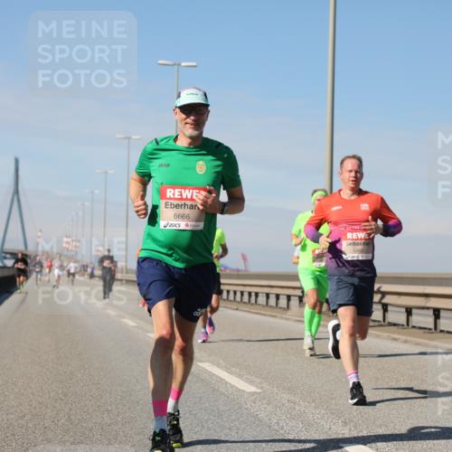 03.10.2025 - Köhlbrandbrückenlauf Yannick Fuchs http://msf.ph/oto/9186211 03.10.2025 11:44:17 Position 3 4, 6666, 5955 meine-sportfotos.de