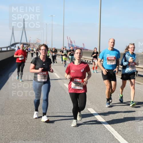 03.10.2025 - Köhlbrandbrückenlauf Yannick Fuchs http://msf.ph/oto/9186212 03.10.2025 12:05:27 Position 3 4989, 4939, 6602 meine-sportfotos.de