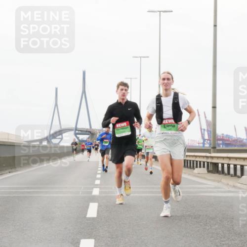 03.10.2025 - Köhlbrandbrückenlauf Matties Gatica Varas http://msf.ph/oto/9186213 03.10.2025 15:45:23 Position 3 7496, 7393, 7271 meine-sportfotos.de
