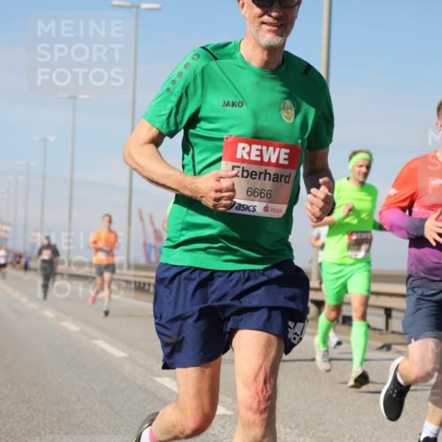 03.10.2025 - Köhlbrandbrückenlauf Yannick Fuchs http://msf.ph/oto/9186214 03.10.2025 11:44:18 Position 3 6666, 42, 191, 5055 meine-sportfotos.de