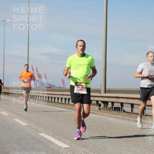 03.10.2025 - Köhlbrandbrückenlauf Yannick Fuchs http://msf.ph/oto/9186221 03.10.2025 11:44:19 Position 3 6364, 4215, 4270 meine-sportfotos.de