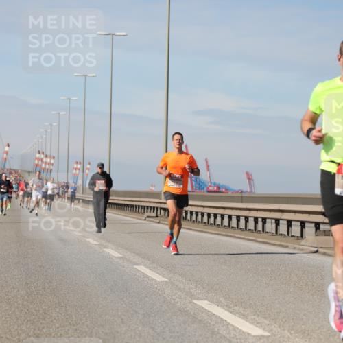 03.10.2025 - Köhlbrandbrückenlauf Yannick Fuchs http://msf.ph/oto/9186224 03.10.2025 11:44:19 Position 3 6964 meine-sportfotos.de