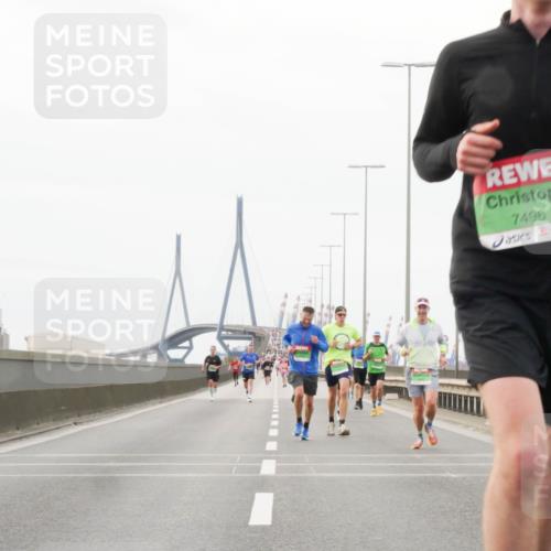 03.10.2025 - Köhlbrandbrückenlauf Matties Gatica Varas http://msf.ph/oto/9186226 03.10.2025 15:45:26 Position 3 7496 meine-sportfotos.de