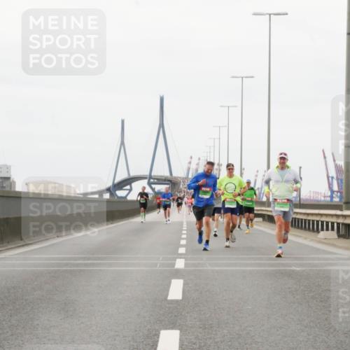 03.10.2025 - Köhlbrandbrückenlauf Matties Gatica Varas http://msf.ph/oto/9186227 03.10.2025 15:45:26 Position 3  meine-sportfotos.de