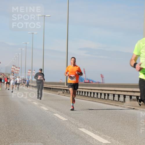 03.10.2025 - Köhlbrandbrückenlauf Yannick Fuchs http://msf.ph/oto/9186229 03.10.2025 11:44:20 Position 3 6364 meine-sportfotos.de