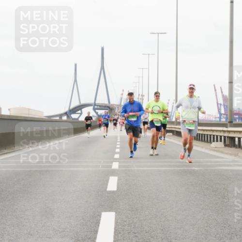 03.10.2025 - Köhlbrandbrückenlauf Matties Gatica Varas http://msf.ph/oto/9186230 03.10.2025 15:45:27 Position 3  meine-sportfotos.de