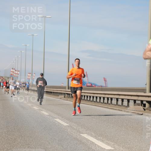 03.10.2025 - Köhlbrandbrückenlauf Yannick Fuchs http://msf.ph/oto/9186231 03.10.2025 11:44:20 Position 3  meine-sportfotos.de