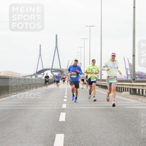 03.10.2025 - Köhlbrandbrückenlauf Matties Gatica Varas http://msf.ph/oto/9186232 03.10.2025 15:45:27 Position 3  meine-sportfotos.de
