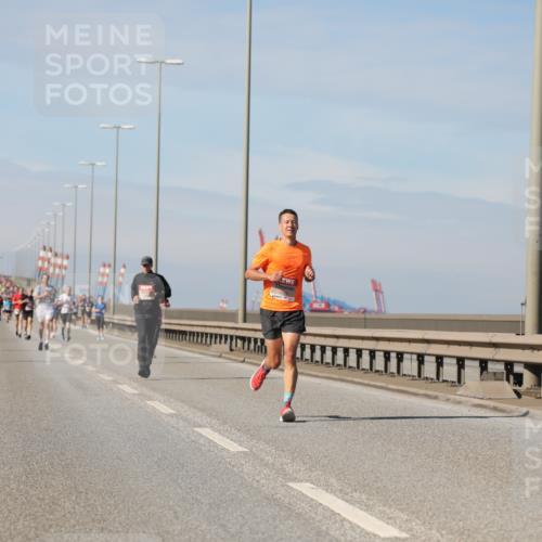 03.10.2025 - Köhlbrandbrückenlauf Yannick Fuchs http://msf.ph/oto/9186235 03.10.2025 11:44:20 Position 3  meine-sportfotos.de