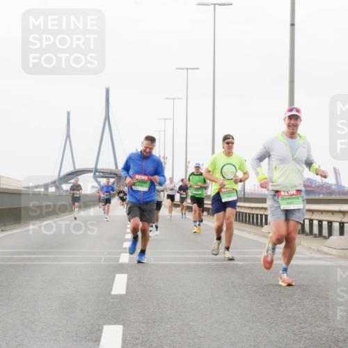 03.10.2025 - Köhlbrandbrückenlauf Matties Gatica Varas http://msf.ph/oto/9186239 03.10.2025 15:45:29 Position 3 9491 meine-sportfotos.de