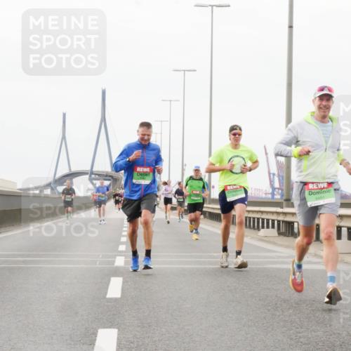03.10.2025 - Köhlbrandbrückenlauf Matties Gatica Varas http://msf.ph/oto/9186241 03.10.2025 15:45:29 Position 3 9491 meine-sportfotos.de
