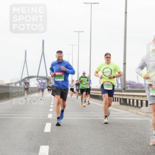 03.10.2025 - Köhlbrandbrückenlauf Matties Gatica Varas http://msf.ph/oto/9186243 03.10.2025 15:45:30 Position 3 7282, 9491 meine-sportfotos.de
