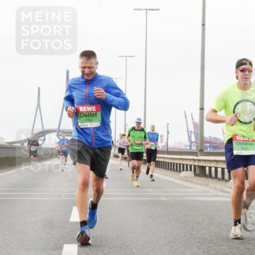 03.10.2025 - Köhlbrandbrückenlauf Matties Gatica Varas http://msf.ph/oto/9186250 03.10.2025 15:45:31 Position 3 7282, 9391 meine-sportfotos.de