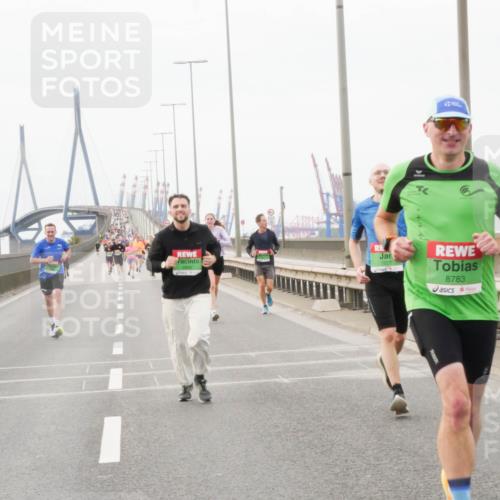 03.10.2025 - Köhlbrandbrückenlauf Matties Gatica Varas http://msf.ph/oto/9186252 03.10.2025 15:45:36 Position 3 8940, 7027, 8783 meine-sportfotos.de
