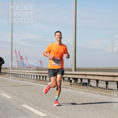03.10.2025 - Köhlbrandbrückenlauf Yannick Fuchs http://msf.ph/oto/9186254 03.10.2025 11:44:22 Position 3 4119 meine-sportfotos.de
