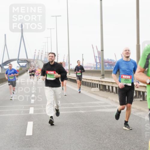 03.10.2025 - Köhlbrandbrückenlauf Matties Gatica Varas http://msf.ph/oto/9186255 03.10.2025 15:45:36 Position 3 8940, 7027, 878 meine-sportfotos.de