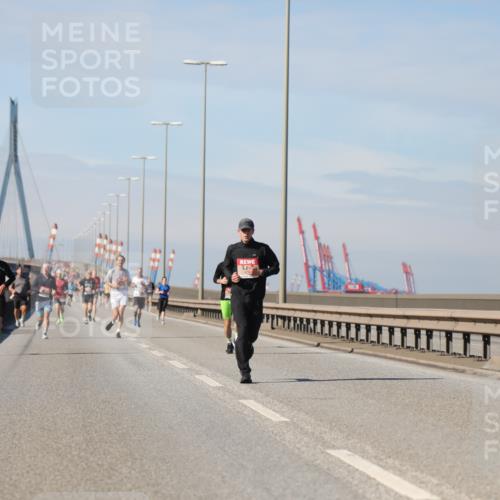 03.10.2025 - Köhlbrandbrückenlauf Yannick Fuchs http://msf.ph/oto/9186261 03.10.2025 11:44:23 Position 3  meine-sportfotos.de