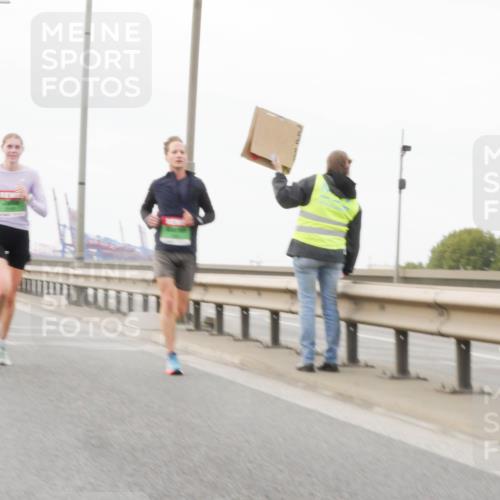 03.10.2025 - Köhlbrandbrückenlauf Matties Gatica Varas http://msf.ph/oto/9186266 03.10.2025 15:45:41 Position 3  meine-sportfotos.de