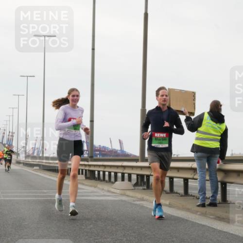 03.10.2025 - Köhlbrandbrückenlauf Matties Gatica Varas http://msf.ph/oto/9186269 03.10.2025 15:45:42 Position 3 7081 meine-sportfotos.de