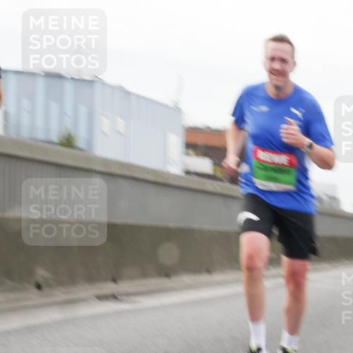 03.10.2025 - Köhlbrandbrückenlauf Matties Gatica Varas http://msf.ph/oto/9186270 03.10.2025 15:45:43 Position 3  meine-sportfotos.de