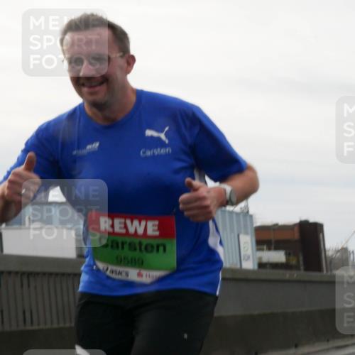 03.10.2025 - Köhlbrandbrückenlauf Matties Gatica Varas http://msf.ph/oto/9186275 03.10.2025 15:45:44 Position 3 9589 meine-sportfotos.de