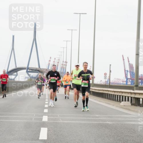 03.10.2025 - Köhlbrandbrückenlauf Matties Gatica Varas http://msf.ph/oto/9186278 03.10.2025 15:45:49 Position 3  meine-sportfotos.de