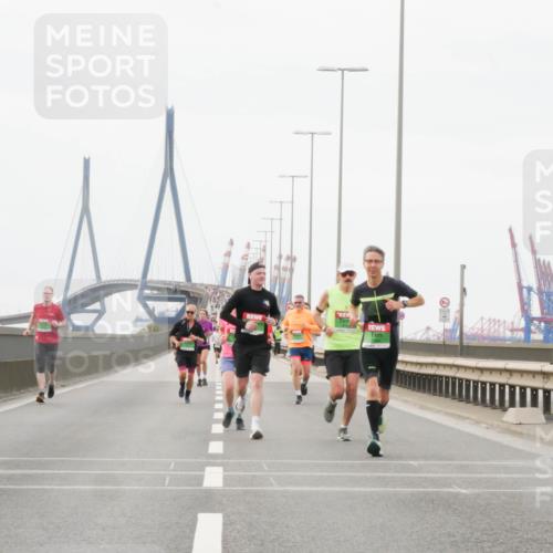 03.10.2025 - Köhlbrandbrückenlauf Matties Gatica Varas http://msf.ph/oto/9186282 03.10.2025 15:45:49 Position 3  meine-sportfotos.de