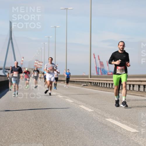 03.10.2025 - Köhlbrandbrückenlauf Yannick Fuchs http://msf.ph/oto/9186283 03.10.2025 11:44:28 Position 3  meine-sportfotos.de