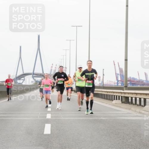 03.10.2025 - Köhlbrandbrückenlauf Matties Gatica Varas http://msf.ph/oto/9186286 03.10.2025 15:45:50 Position 3  meine-sportfotos.de