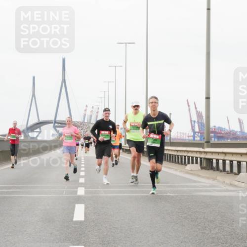 03.10.2025 - Köhlbrandbrückenlauf Matties Gatica Varas http://msf.ph/oto/9186289 03.10.2025 15:45:51 Position 3  meine-sportfotos.de
