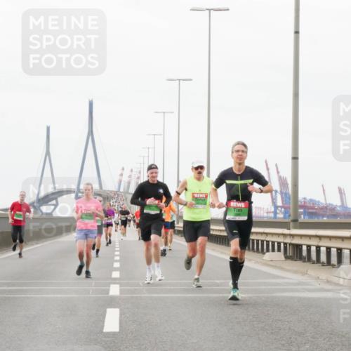 03.10.2025 - Köhlbrandbrückenlauf Matties Gatica Varas http://msf.ph/oto/9186291 03.10.2025 15:45:51 Position 3  meine-sportfotos.de