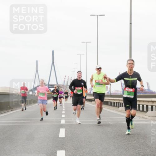 03.10.2025 - Köhlbrandbrückenlauf Matties Gatica Varas http://msf.ph/oto/9186296 03.10.2025 15:45:52 Position 3 7598 meine-sportfotos.de