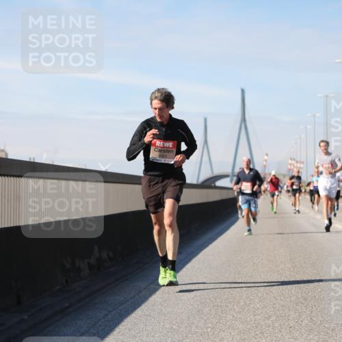 03.10.2025 - Köhlbrandbrückenlauf Yannick Fuchs http://msf.ph/oto/9186297 03.10.2025 11:44:29 Position 3 4164 meine-sportfotos.de