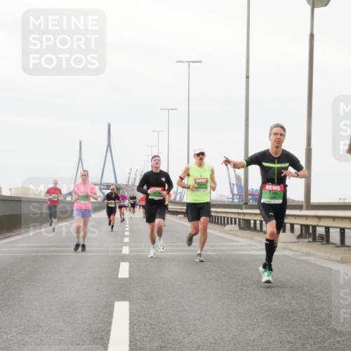03.10.2025 - Köhlbrandbrückenlauf Matties Gatica Varas http://msf.ph/oto/9186298 03.10.2025 15:45:53 Position 3  meine-sportfotos.de