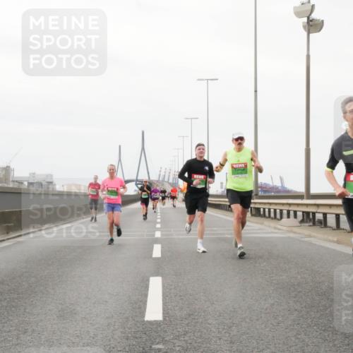 03.10.2025 - Köhlbrandbrückenlauf Matties Gatica Varas http://msf.ph/oto/9186302 03.10.2025 15:45:54 Position 3 7598 meine-sportfotos.de