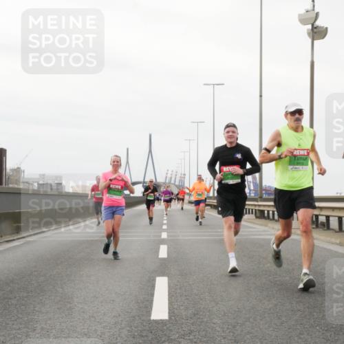 03.10.2025 - Köhlbrandbrückenlauf Matties Gatica Varas http://msf.ph/oto/9186307 03.10.2025 15:45:55 Position 3 1, 9113 meine-sportfotos.de
